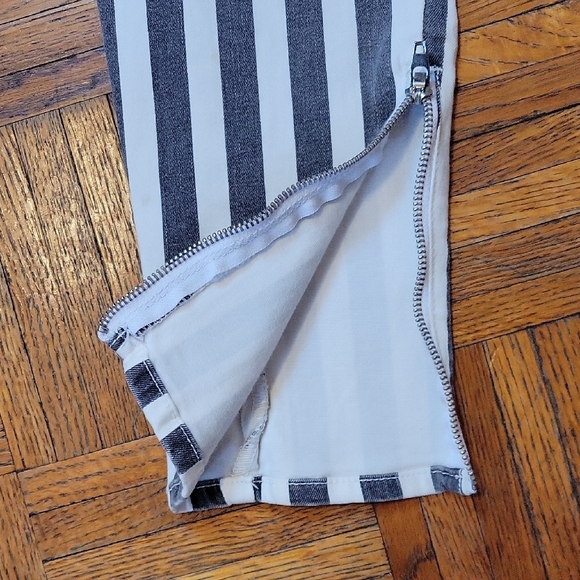 Bullhead Black and White Striped High-Rise Skinniest Jeans Size 9 Like New - Picture 11 of 12
